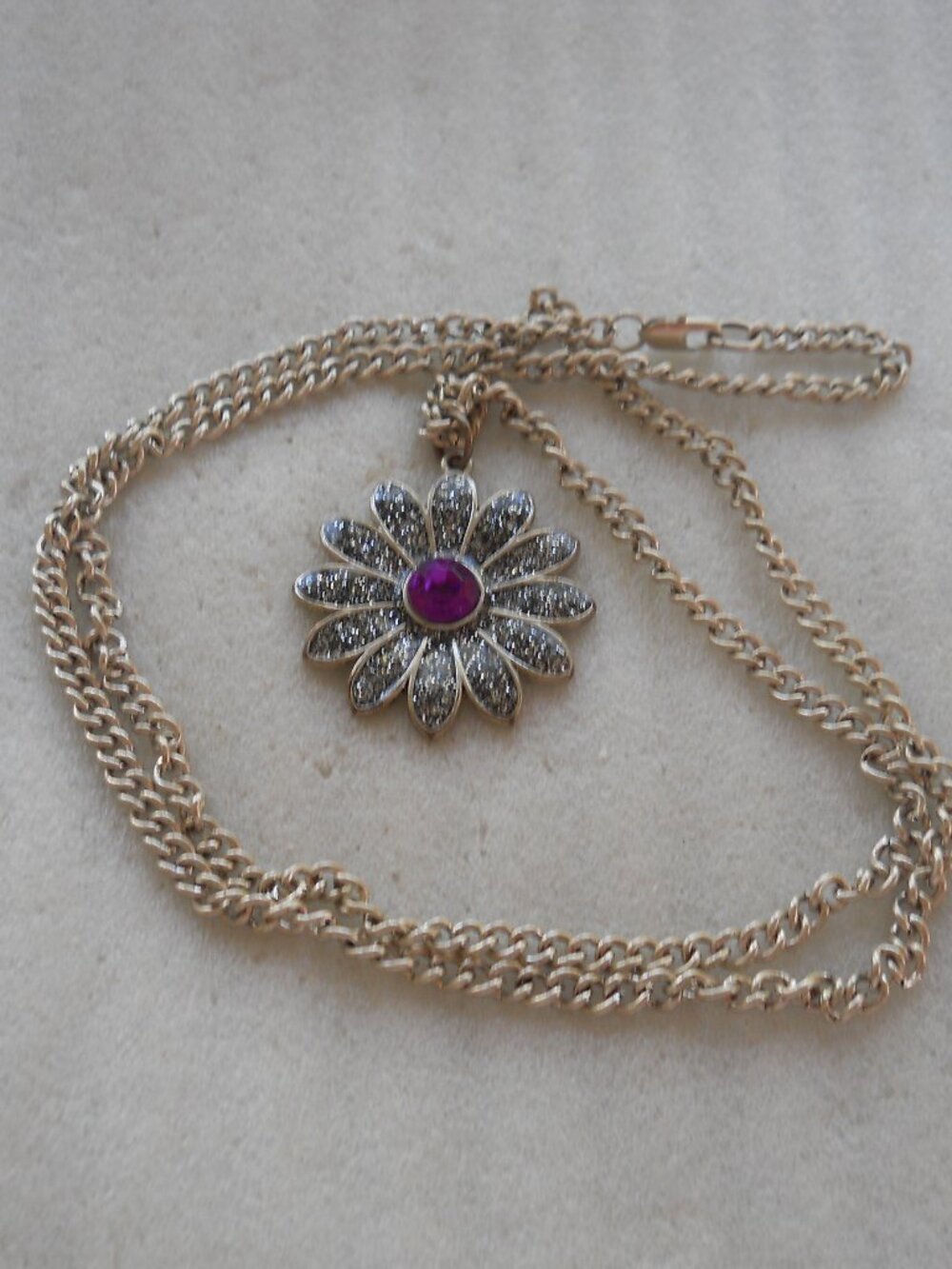 *SALE* Daisy Pendant Necklace 1125